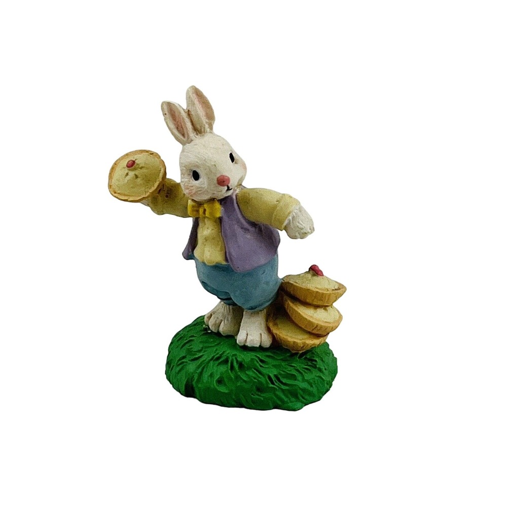 Cottontail Lane Pie Throwing Boy Bunny Figurine‎ Resin Midwest of Cannon Falls